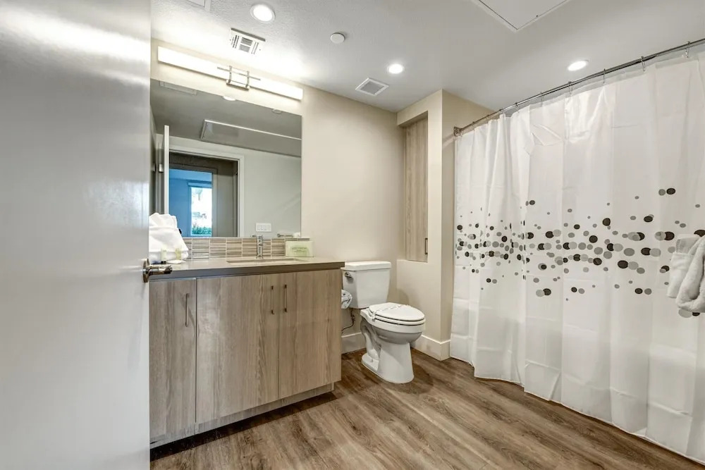 Global Luxury Suites Irvine