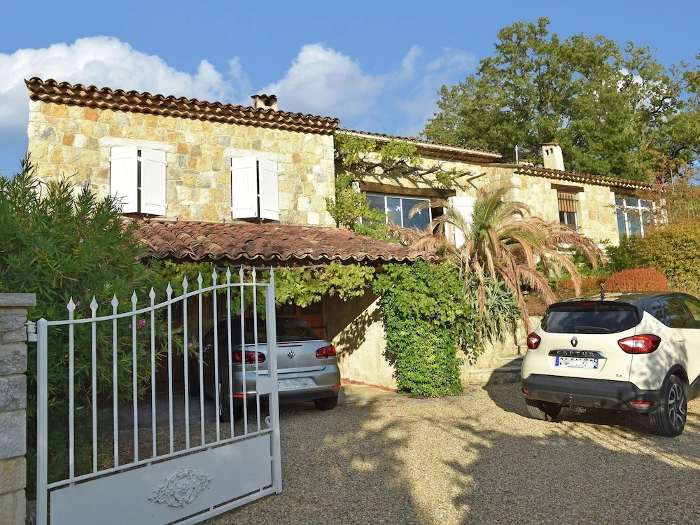 Villa in Fayence with Provençal Charm