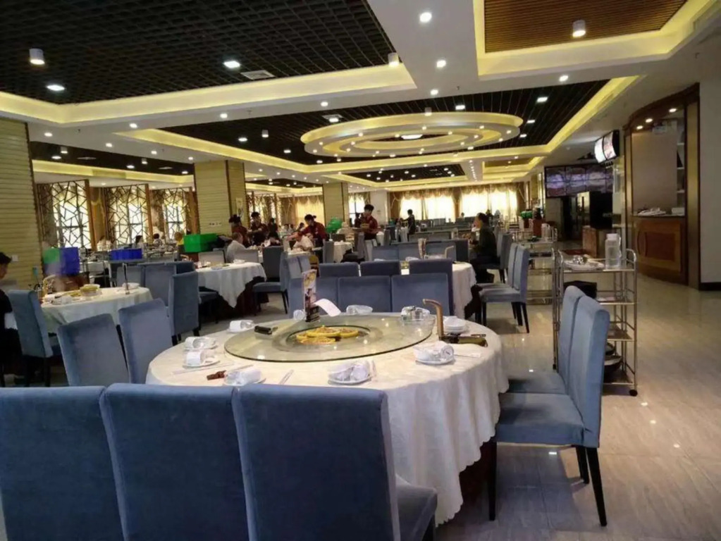 Vienna International Hotel (Nanning Jinhu Square Langxi Metro Station Branch)
