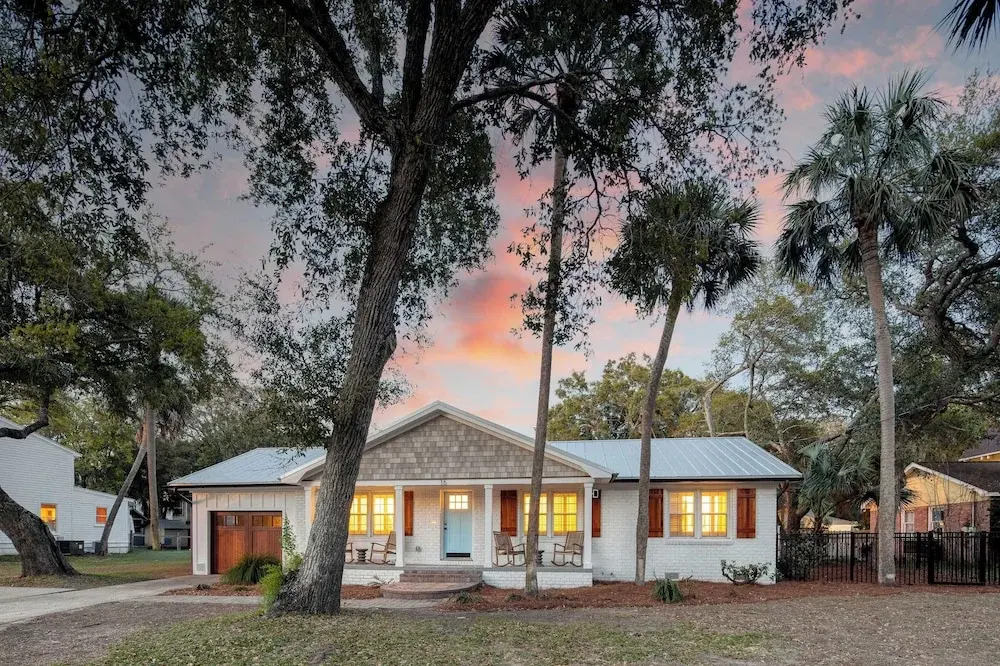 Sawyer by Avantstay Stunning Isle Of Palms Home w/ Pool!