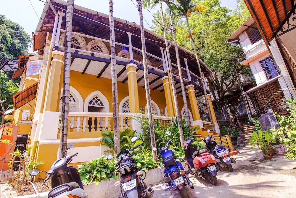 OYO 15609 Home Graceful Studio Panjim