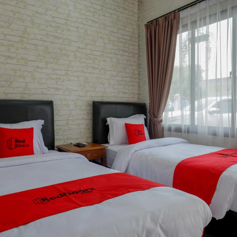 RedDoorz @ Jalan Majapahit Semarang