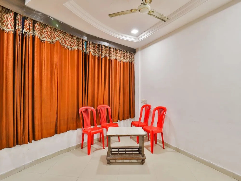 OYO 13141 Aniket Inn