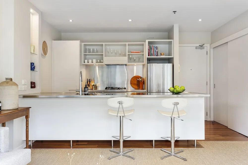 Wondrously Spacious 2 bdrm in Fantastic Location by Urban Butler