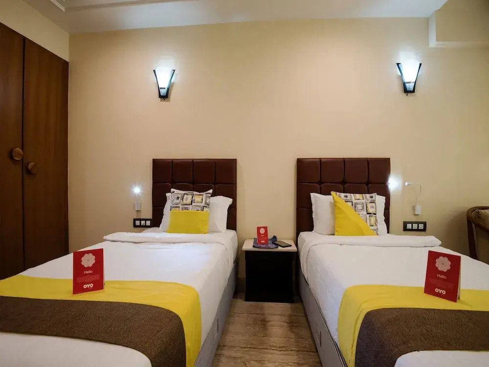Super OYO Townhouse 282 Golf Course Road Gurgaon Near Appu Ghar