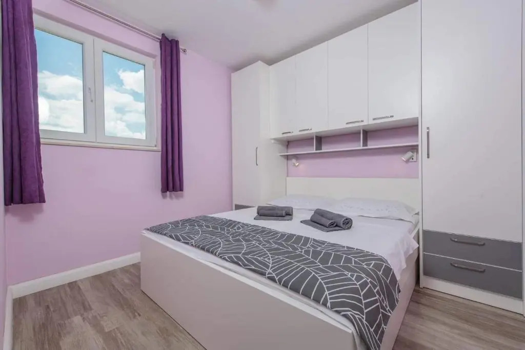 Villa Barbara-Kastela with heated pool
