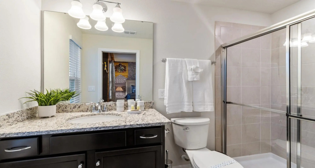 Themed Luxury Windsor Island new 7BR Home w Pool