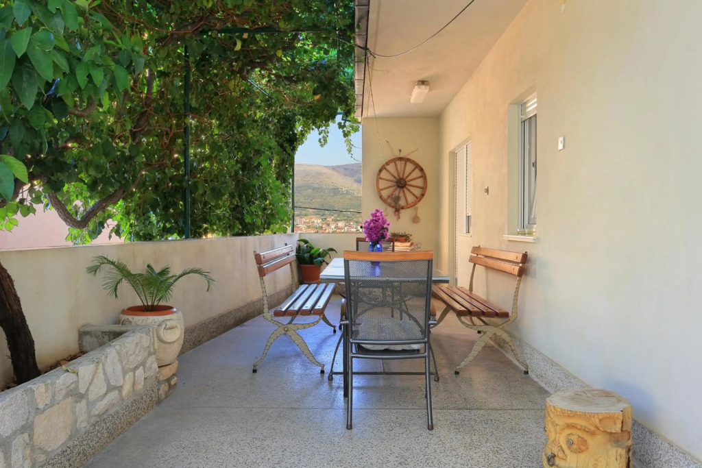 Apartments by the sea Trogir - 15517