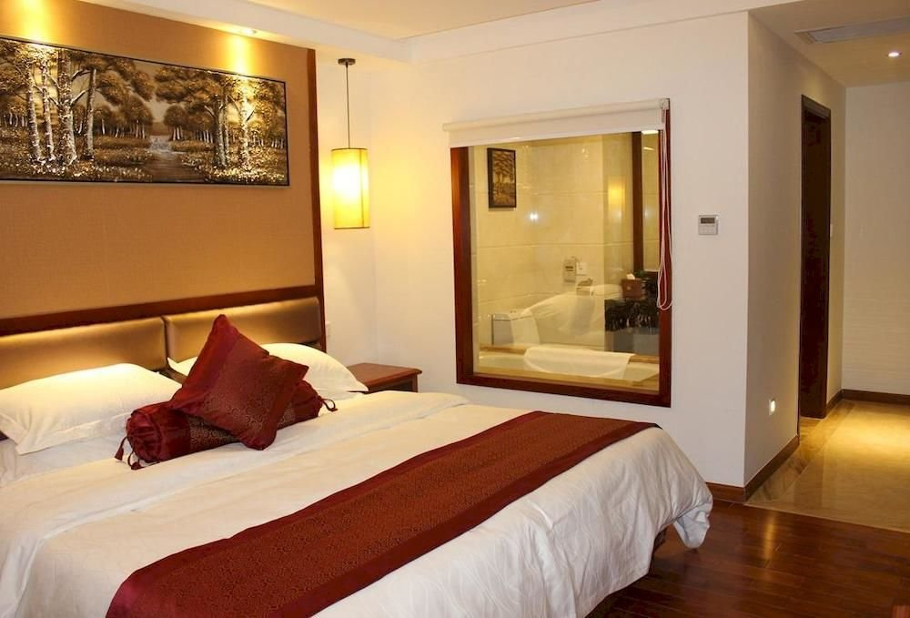 Yihua Riverview Hot Spring Holiday Hotel