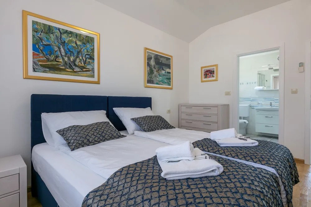 Villa Makarac - Heated Pool, Beach 140m & Kids Playground I Brač