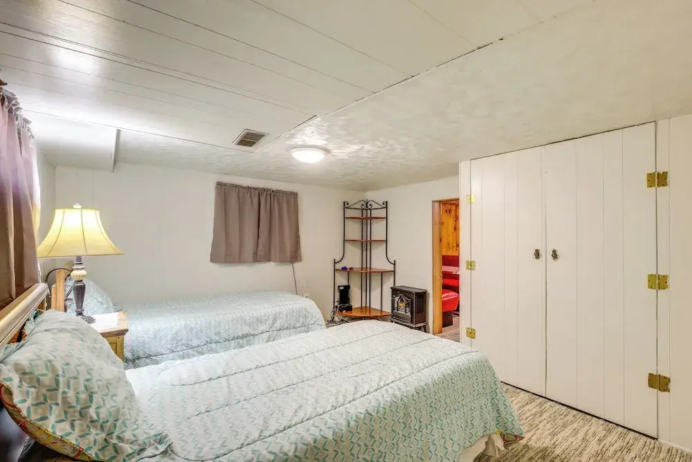 Cozy Helper Home w/ Fenced Yard, Pets Welcome