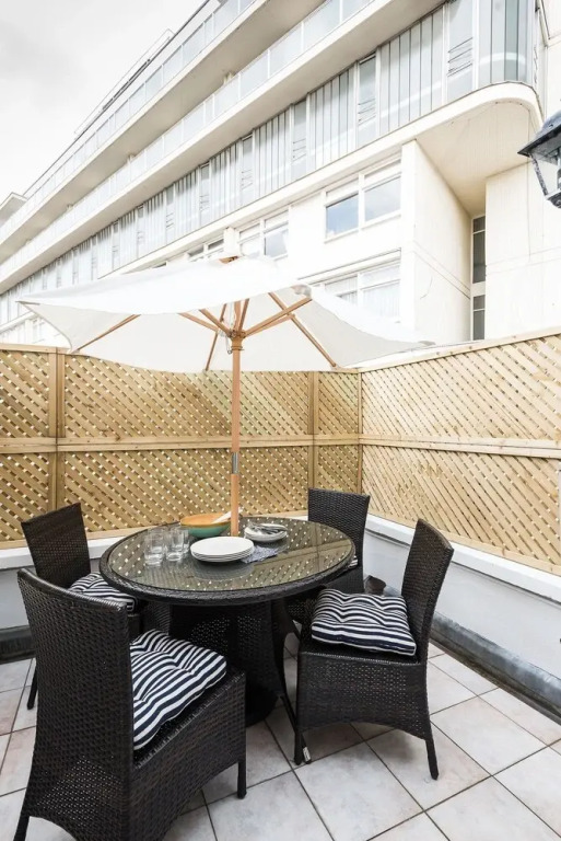 Ultra luxurious London home for 5-7