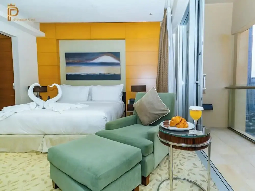 Large Modern 1-Bedroom Apartment in Bay Square 9