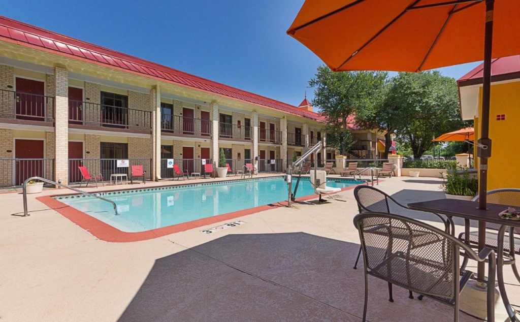 Red Roof Inn PLUS+ Dallas - Addison