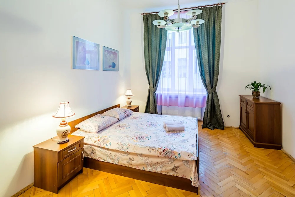 Three rooms on Hnatyuka 3