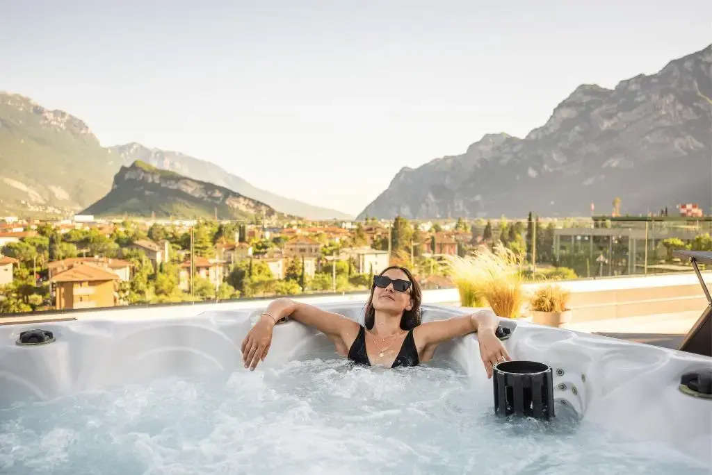HOODY ACTIVE & HAPPINESS HOTEL