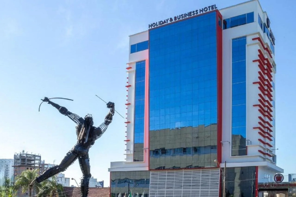 Holiday & Business Hotel - Em frente ao Centro de Eventos e Arena Conda