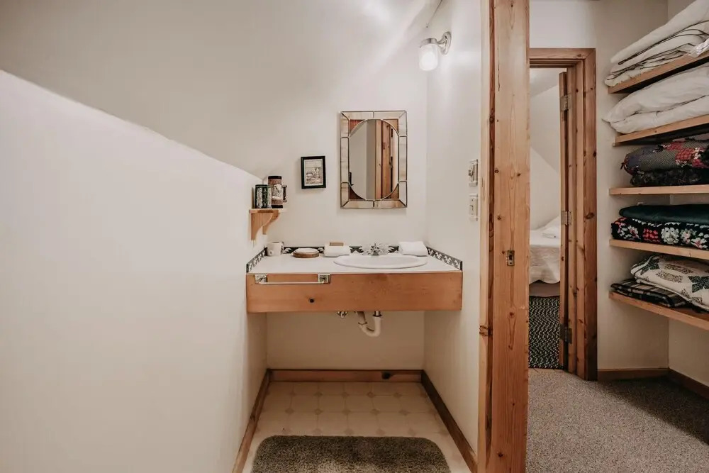 Baker Rim Cabin 32 - Cute, Private, 2-story Family Cabin