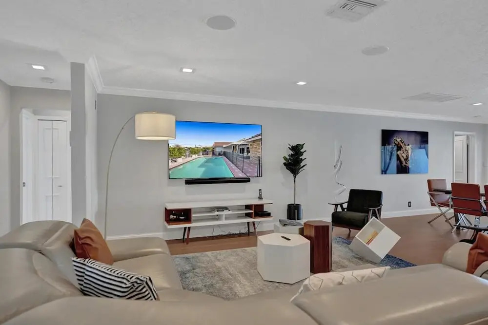 Luxe 4BR Waterfront w Htd Pool 5min to Beach