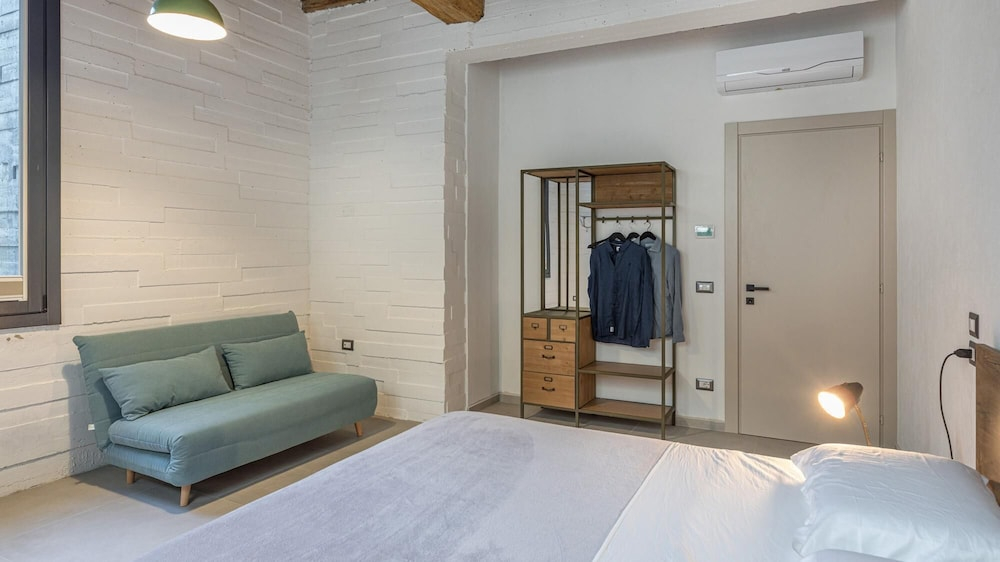 CASALE THE PLACE 6&2, Emma Villas