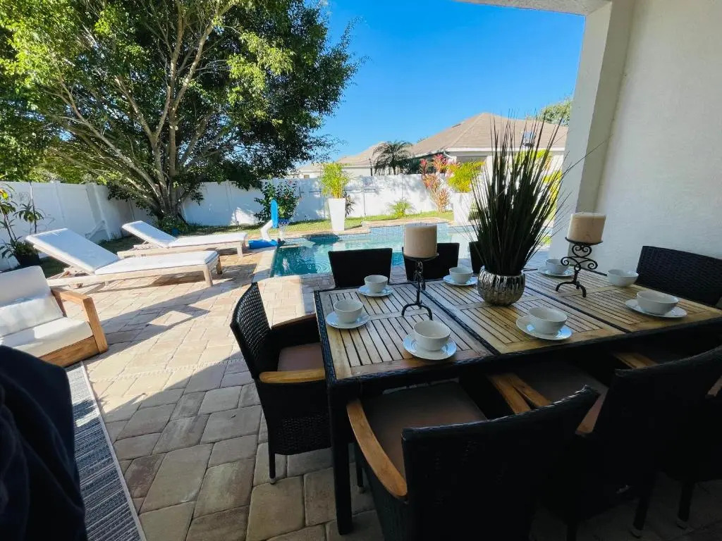 Paradise Heated Pool Home Near IMG and Siesta Key Beach