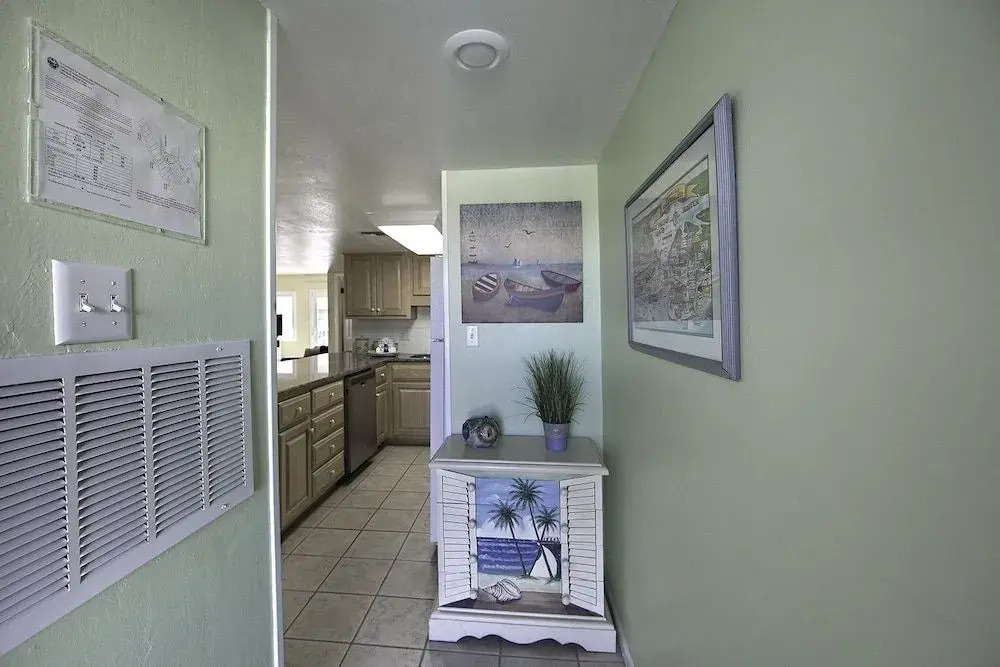 Gulf Shore Condo #208 - 2 Br condo by RedAwning