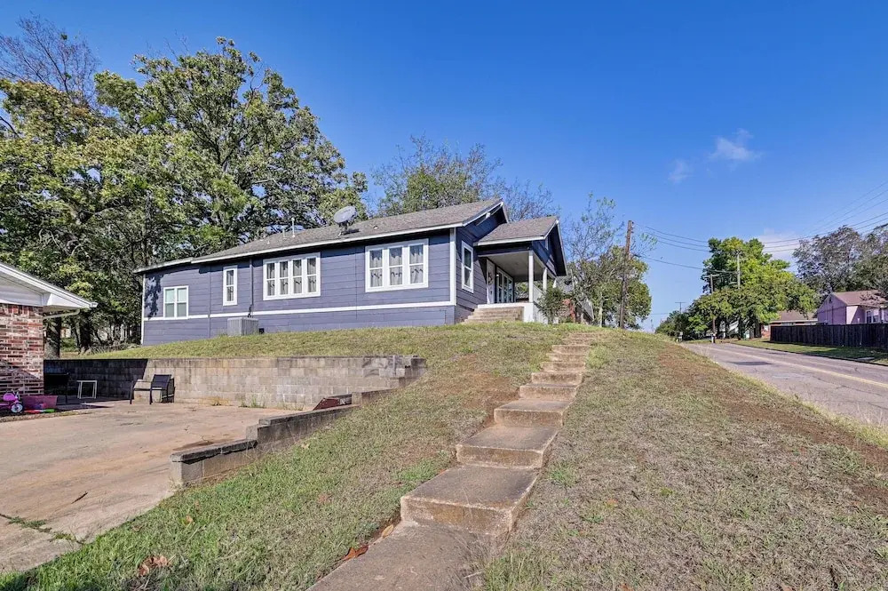 Near Campus & Casino: Family-friendly Durant Home!