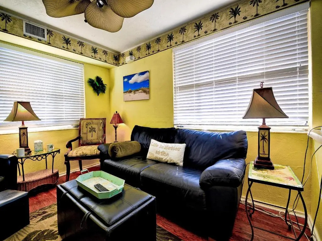 Palm Place 1 - Sabal Palm Beach getaway 624