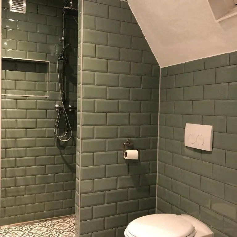 LUXE TOPLOCATIE! Monument hartje centrum Dordrecht, 2 badkamers, 2 keukens, tuintje (10 personen)