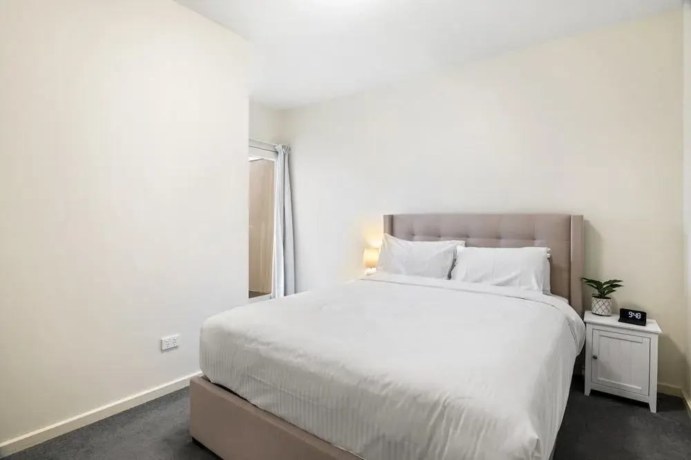 Bright 2-bed Flat With Balcony in Kensington