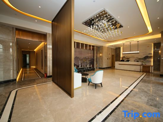 Wuhua Water Moon Skylight Luxury Boutique Hotel