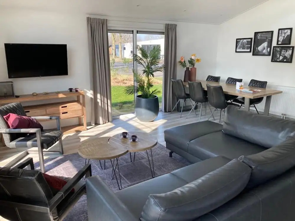 Modern Chalet With Combi Microwave Near Efteling
