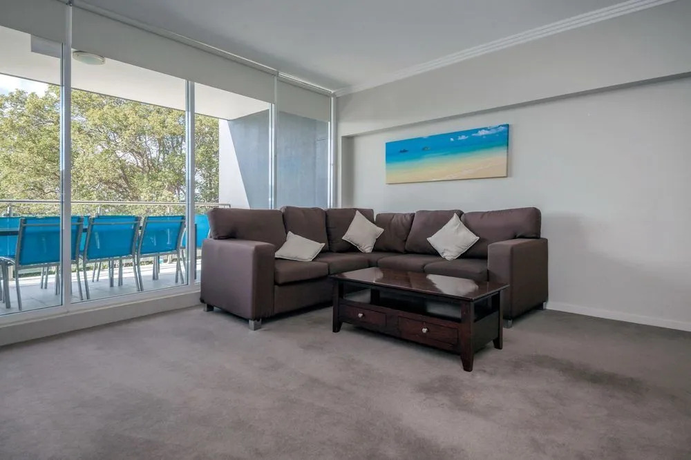 Oasis, Unit 3/5 Laman Street