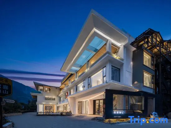 Hailuogou Luanxi Hidden Mountain Snow Mountain Scenic Hot Spring Resort Hote
