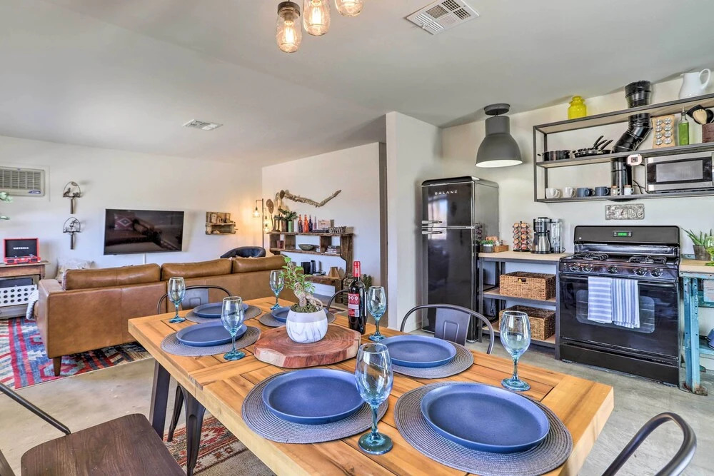 Indie-eclectic Desert Home w/ Hot Tub + Patio