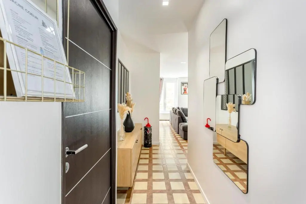 180 Suite Eden, Luxury Apt at Sacre Coeur
