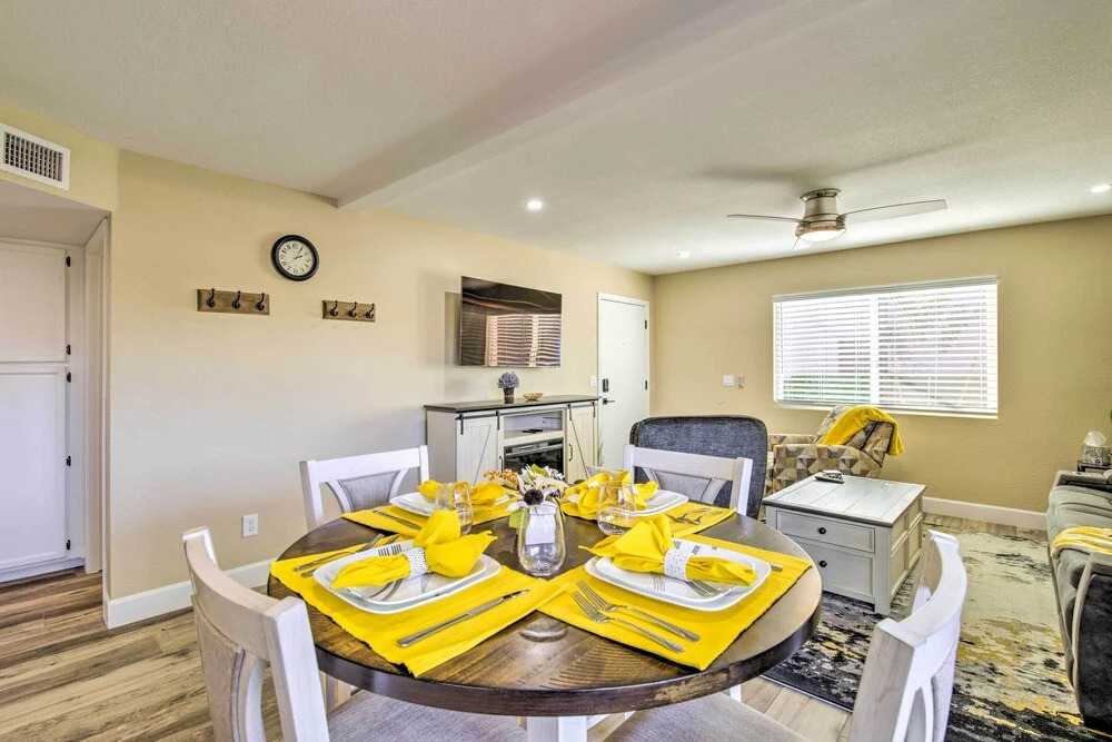 Arizona Condo w/ Community Pool & Hot Tub