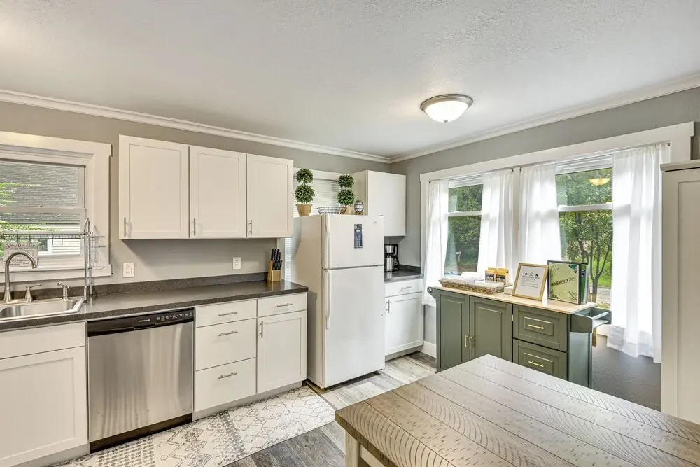 < 1 Mi to Notre Dame: Family-friendly Home!