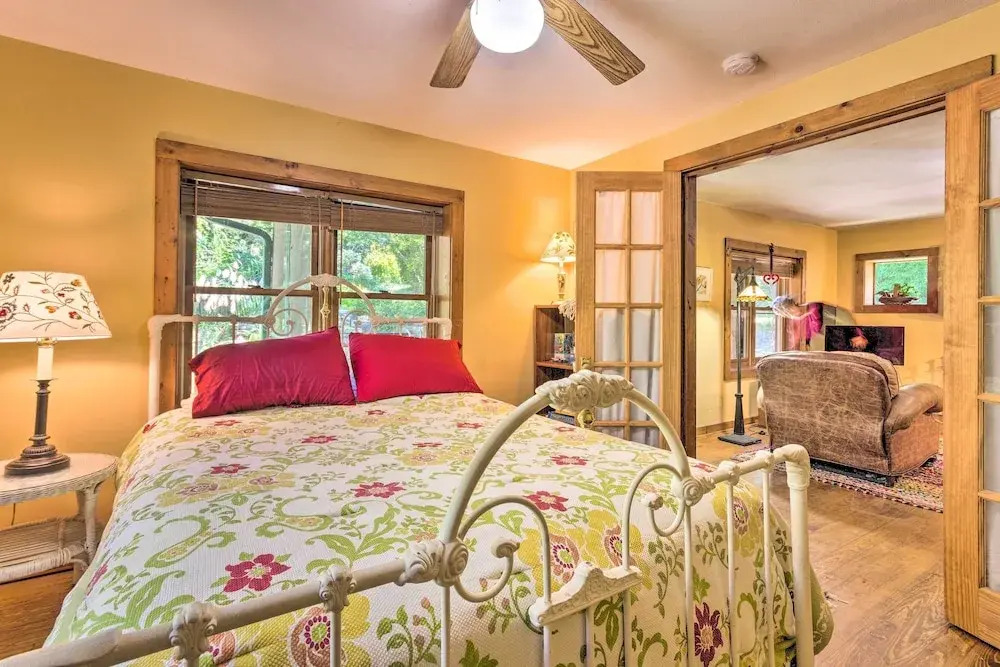 Rustic-Yet-Cozy Cabin w/ Patio, 12 Mi to Asheville