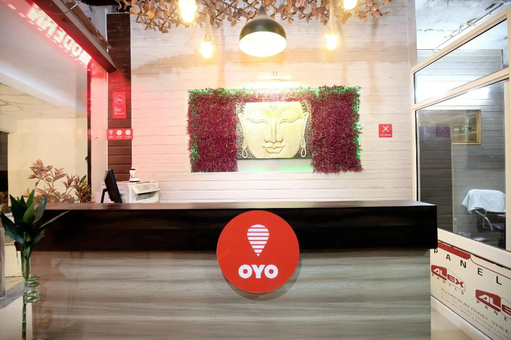 OYO 13368 Hotel Gold Star