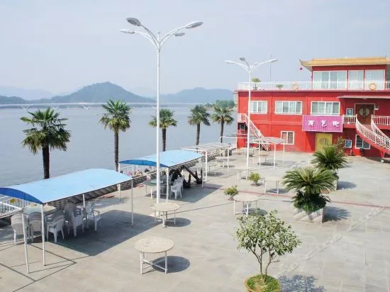 Lakeview Houseboat Hotel & Resort
