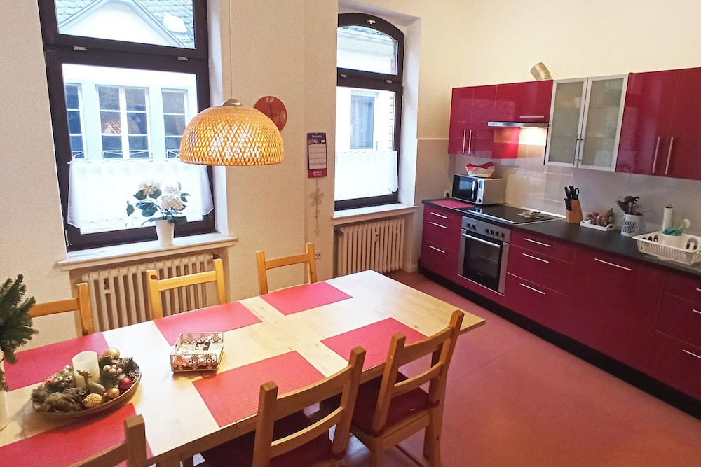 2bed Old Town Apt Sleeps 6 - Rooftop Terrace, Wifi