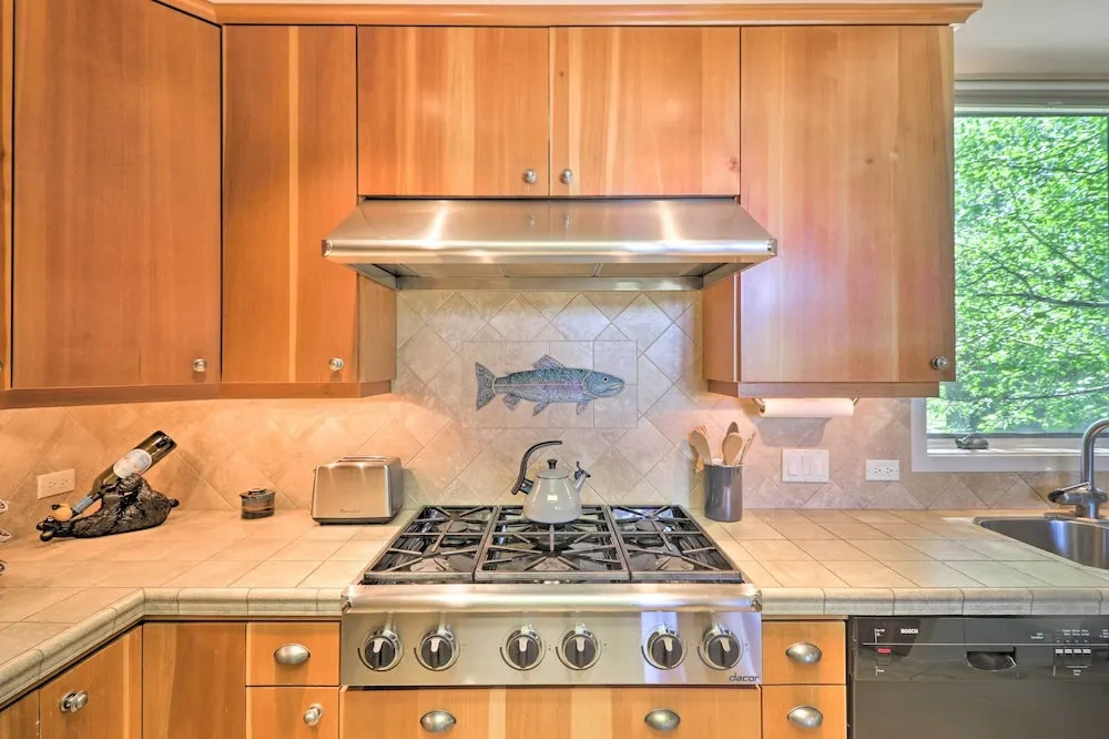 West Glacier Home w/ Majestic Mountain Views!