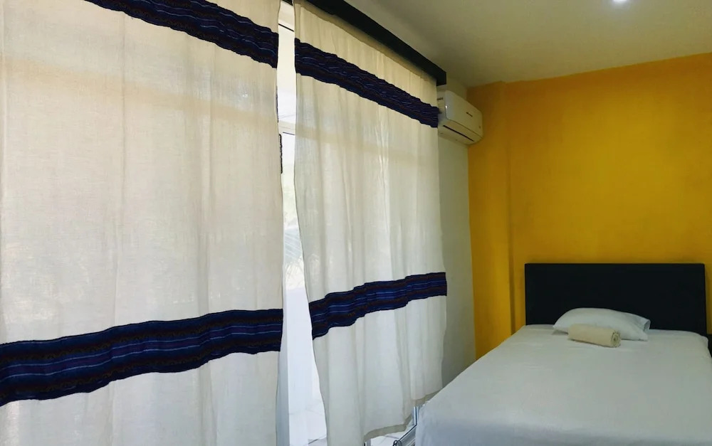 Room-standard Queen Room two Beds n01