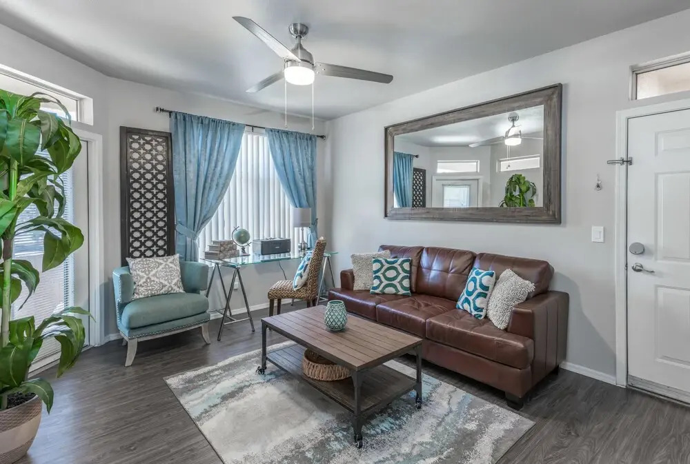 Executive King, Close to TCP and Kierland w Parking 1005