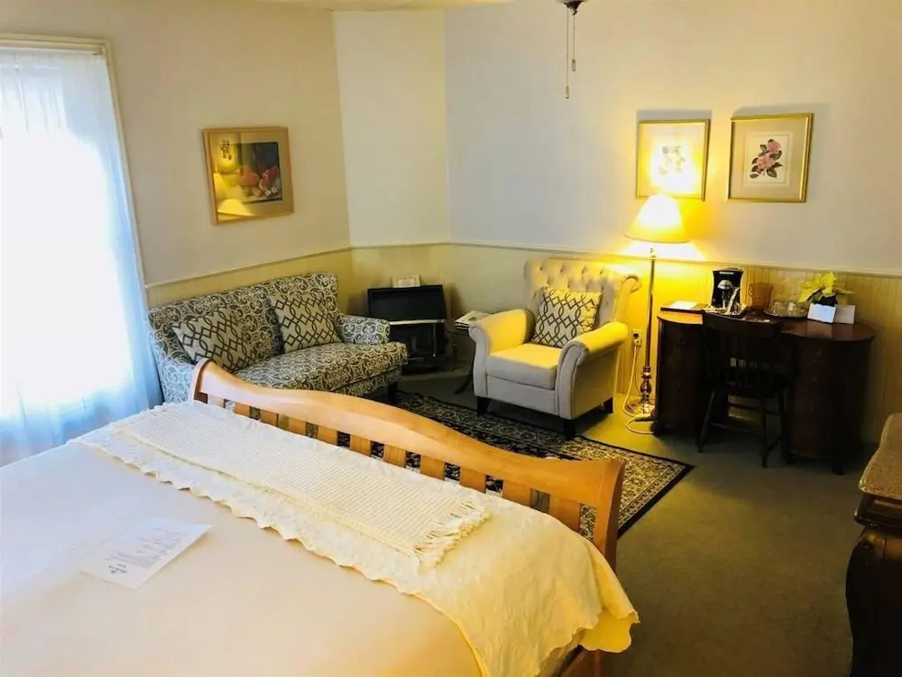 Camellia Inn