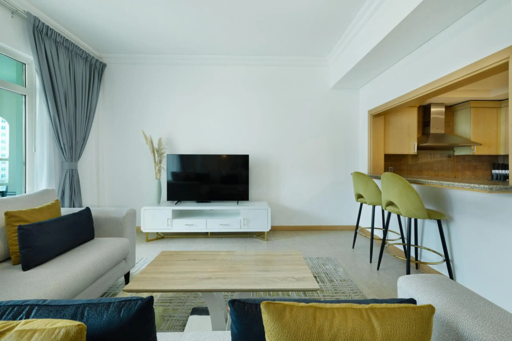 Maison Privee - Stylish Apt with Large Patio close to the Beach