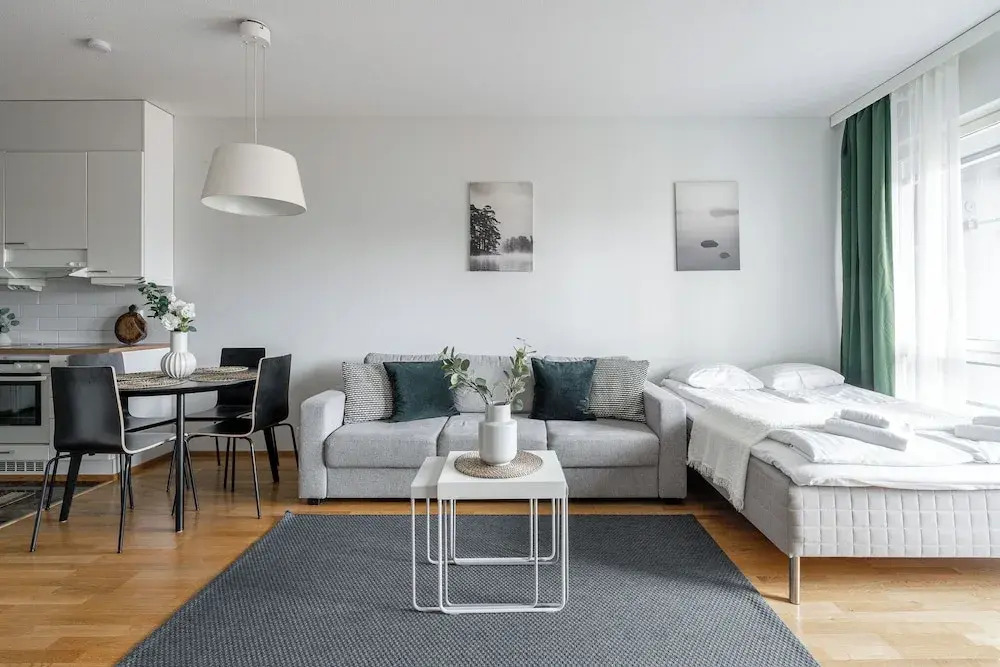 Modern 1BR Apt with Sauna, Balcony & Free Parking