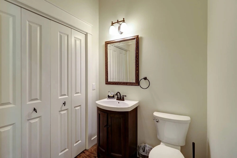 Cute little Cottage! Perfect Getaway! 2 Pools! SLEEPS 4
