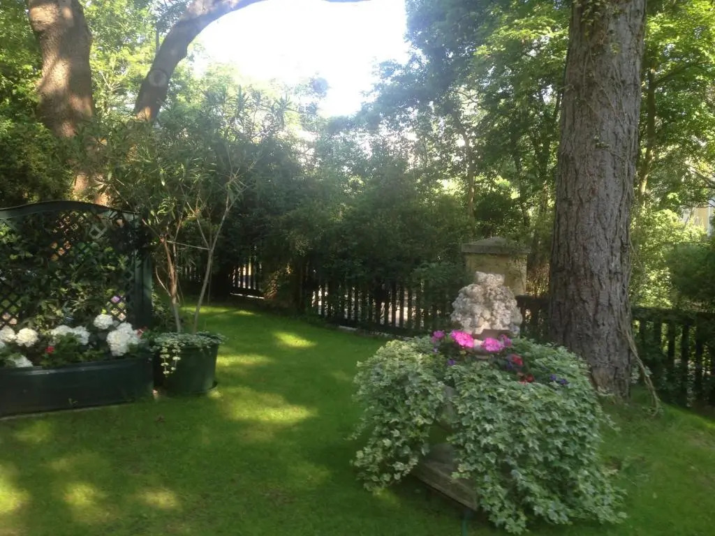 Exquisites Gartenapartment in eleganter Jugendstilvilla